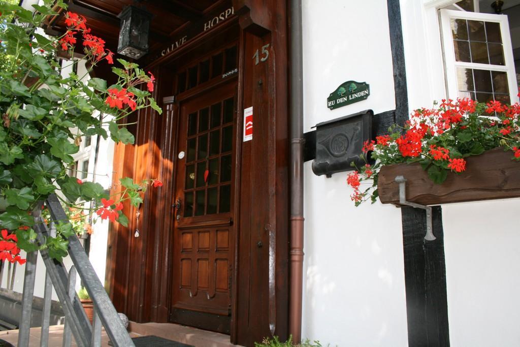 Hotel Gasthof Zu Den Linden Oberhundem Exteriör bild